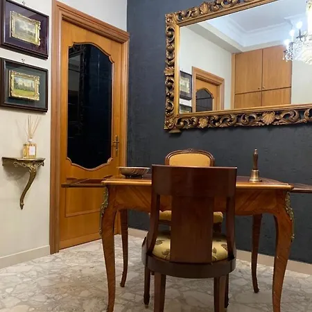 לינה וארוחת בוקר Anna אפריליה