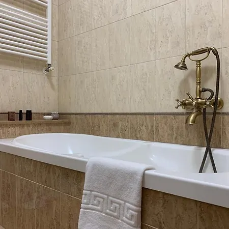 Anna 3* אפריליה